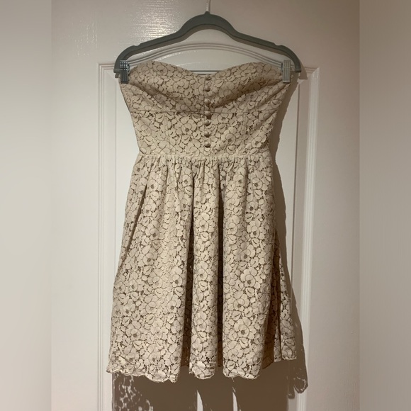 Talula (Aritzia) cream lace strapless dress (sweetheart neckline), size 2 - Picture 1 of 4